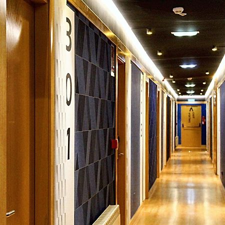 Mola! Hostel Burgo Eksteriør billede